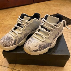 Air Jordan 11 Retro Low LE